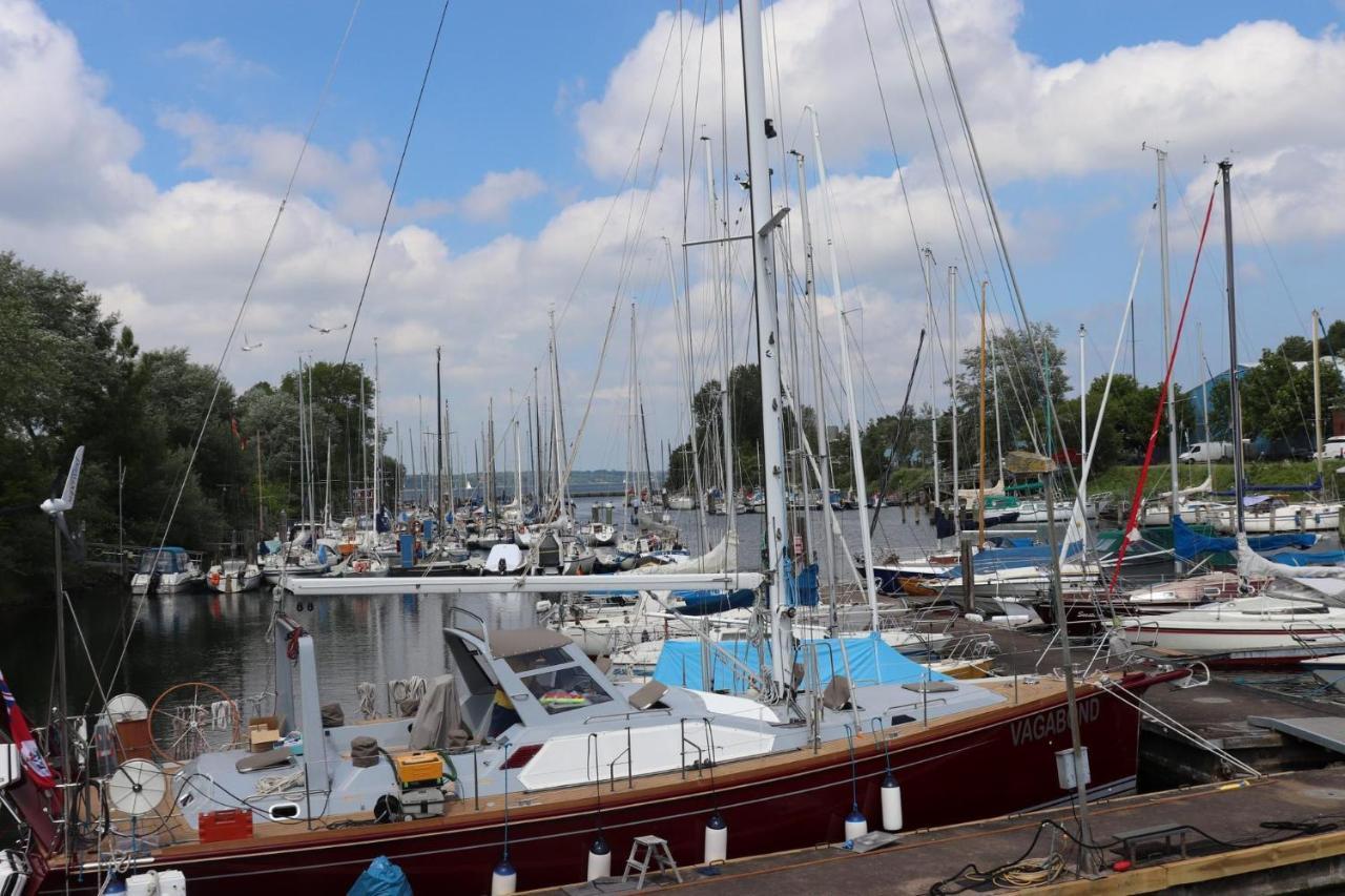 מלון Hausboot Lina In פלאנסבורג מראה חיצוני תמונה